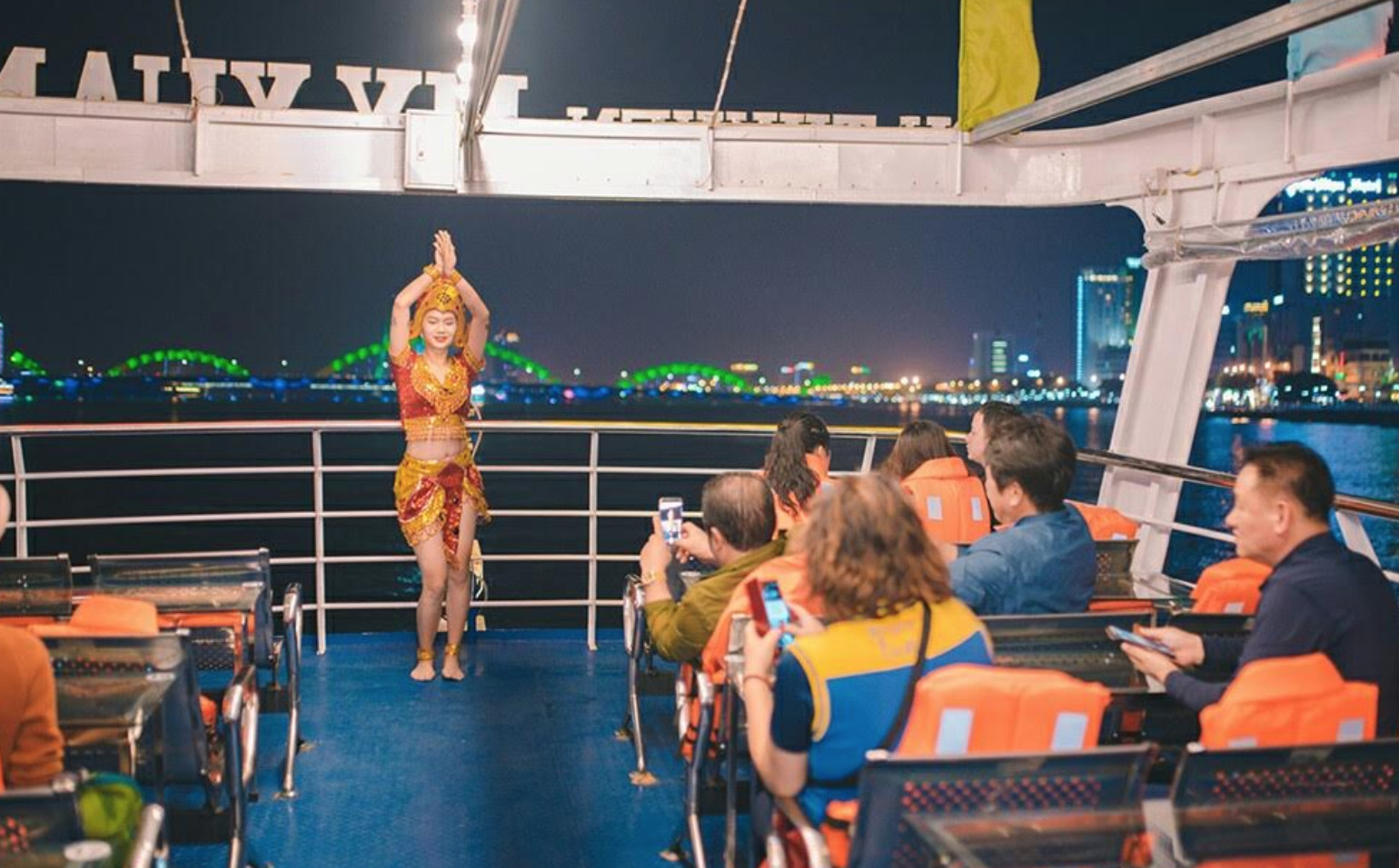 Du thuyền sông Hàn DANANG CRUISE